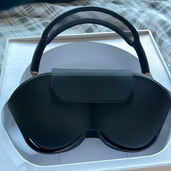 AirPod Max. - Picture 1 of 4